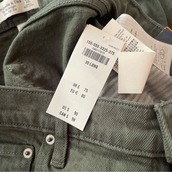 Abercrombie 90s Ultra High Rise Straight Jeans Size 30/10L NWT - Picture 5 of 6